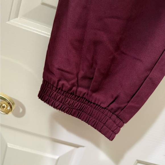 Zenana Outfitters Women’s Maroon Cargo Pants - size Large *NWOT - Picture 4 of 7